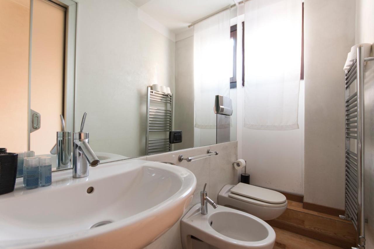 Youhosty - Duomo Studio Apartment Milano Eksteriør billede